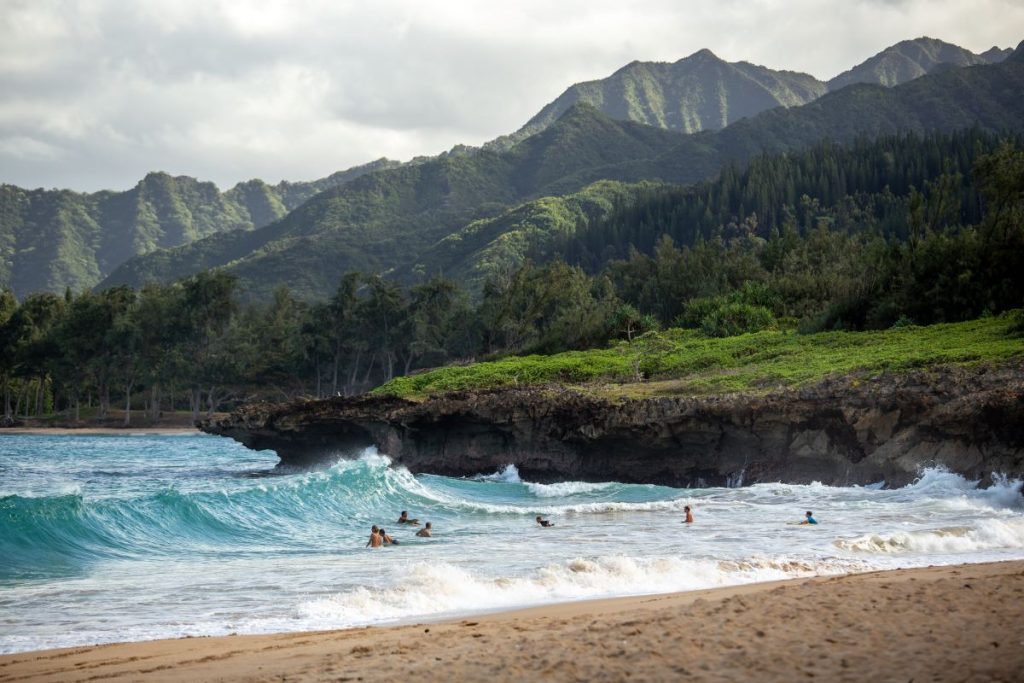 best time to surf hawaii